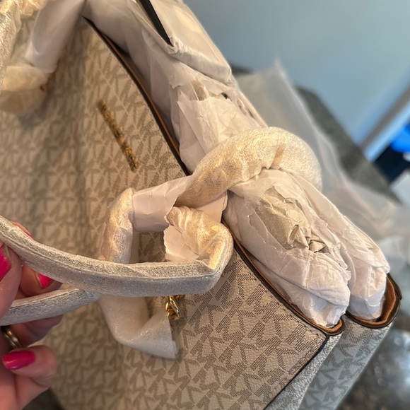 Michael Kors Ellis Cream Tote with Signature Monogram NWT - Picture 7 of 17